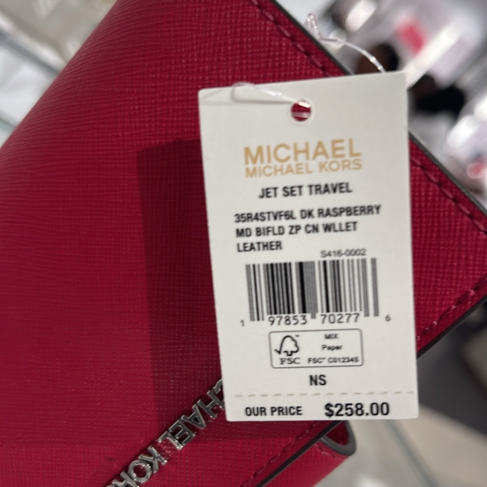 MICHAEL KORS Medium Saffiano Leather Bifold ZP CN Wallet
COLOR DK RASPBERRY
NWT - Picture 14 of 16